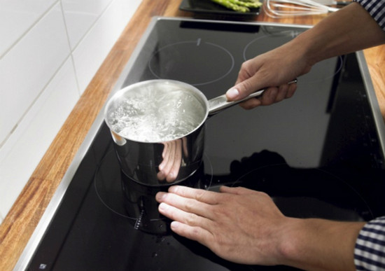 cách khách phục bếp từ không nóng